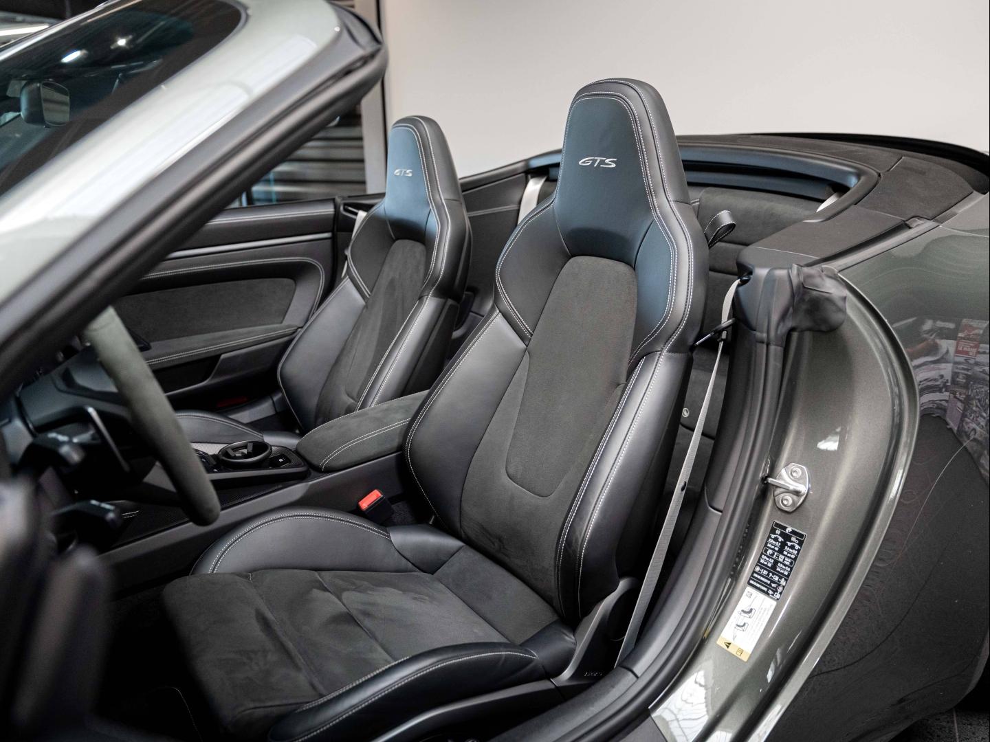 Voitures occasions PORSCHE 911 Cabriolet Carrera GTS Champagne-au-Mont-d'Or