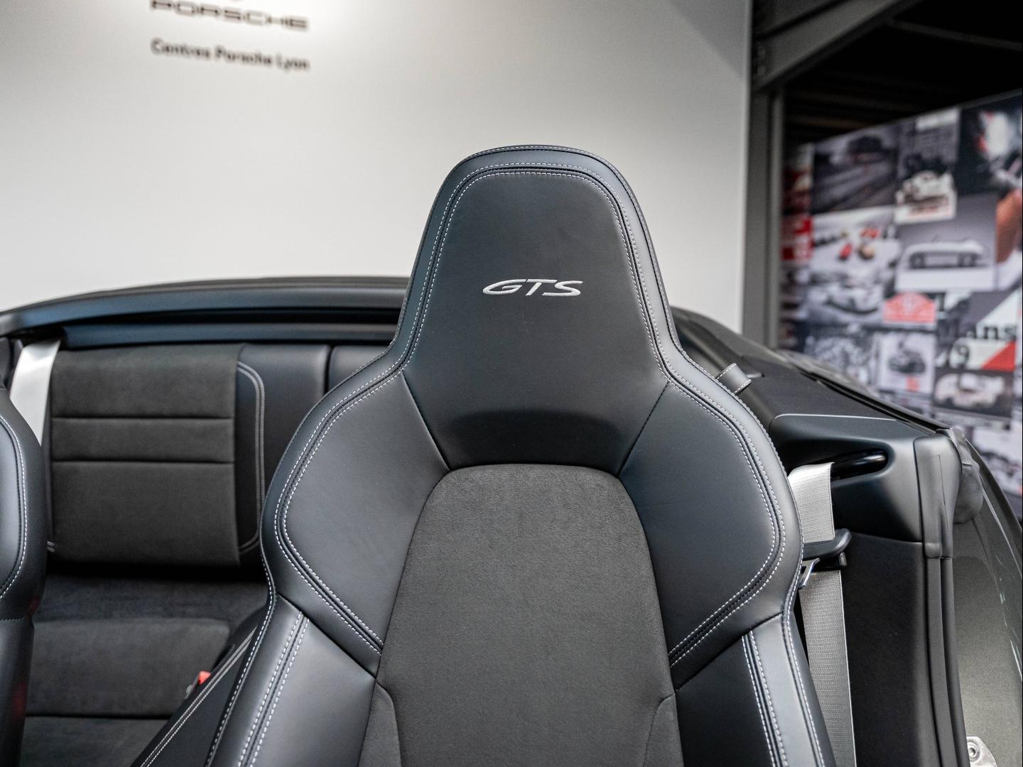 Voitures occasions PORSCHE 911 Cabriolet Carrera GTS Champagne-au-Mont-d'Or