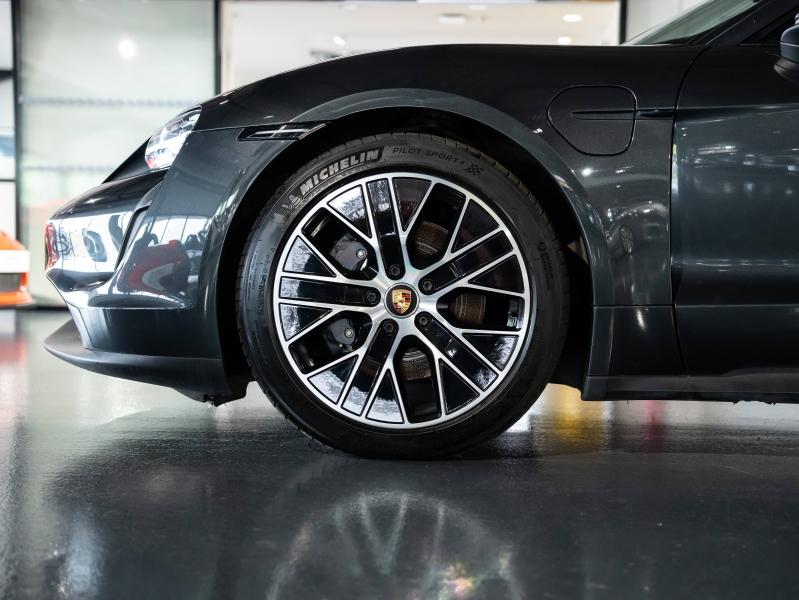 Voitures occasions PORSCHE Taycan Base Saint-Witz