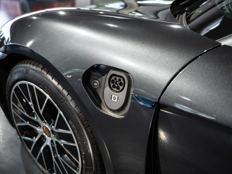 Voitures occasions PORSCHE Taycan Base Saint-Witz