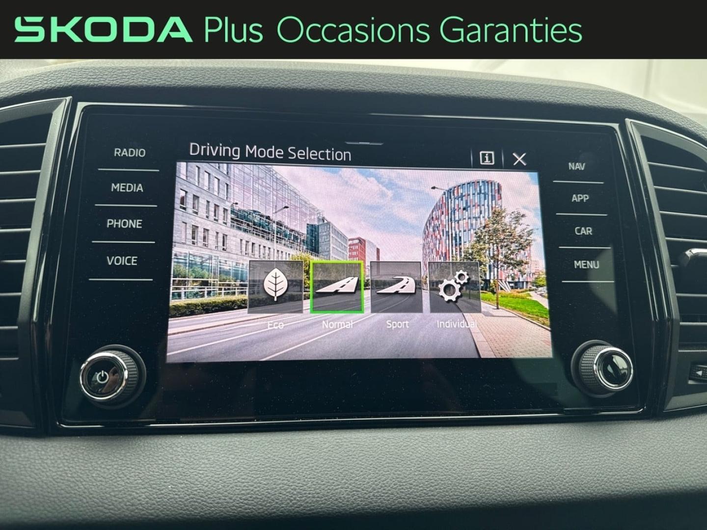 Voitures occasions ŠKODA KAROQ Sportline Villemomble