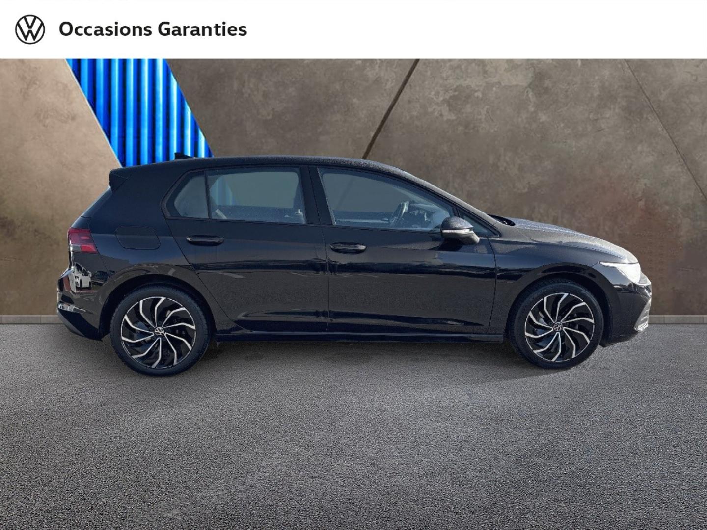Voitures occasions VOLKSWAGEN GOLF Life 1st Rivery