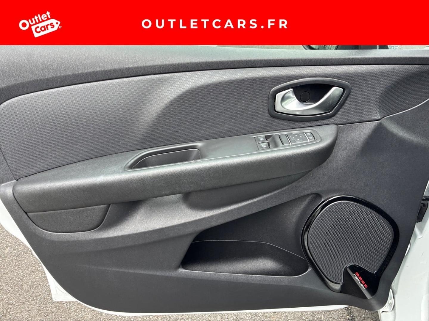 Voitures occasions RENAULT CLIO Intens Rezé