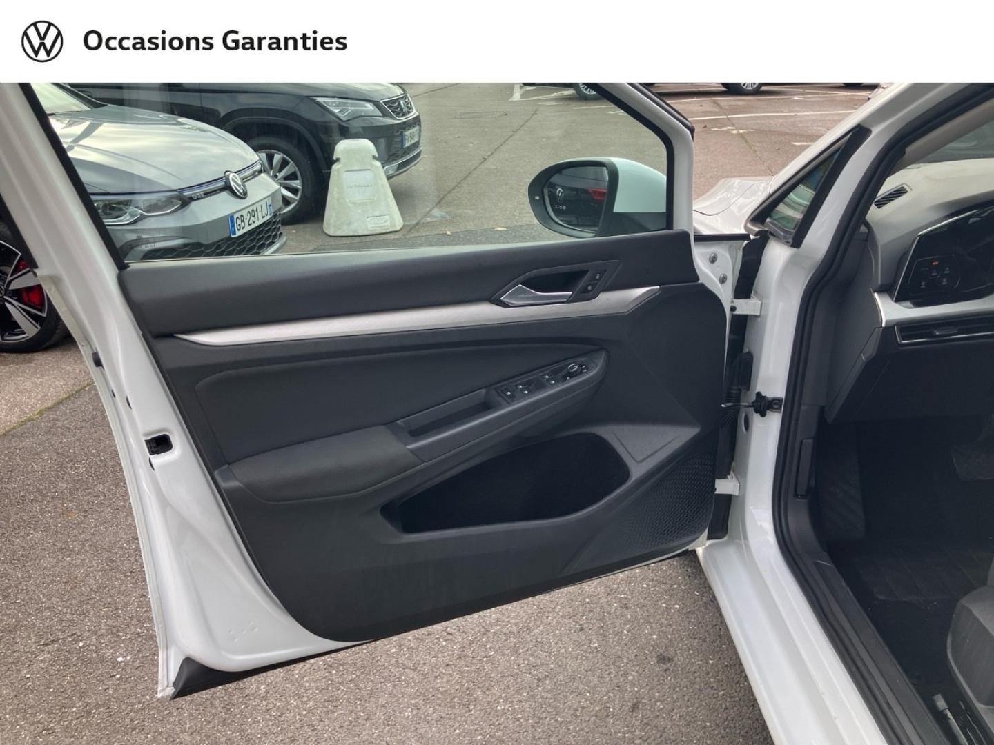 Voitures occasions VOLKSWAGEN GOLF Life 1st Villeneuve-d'Ascq