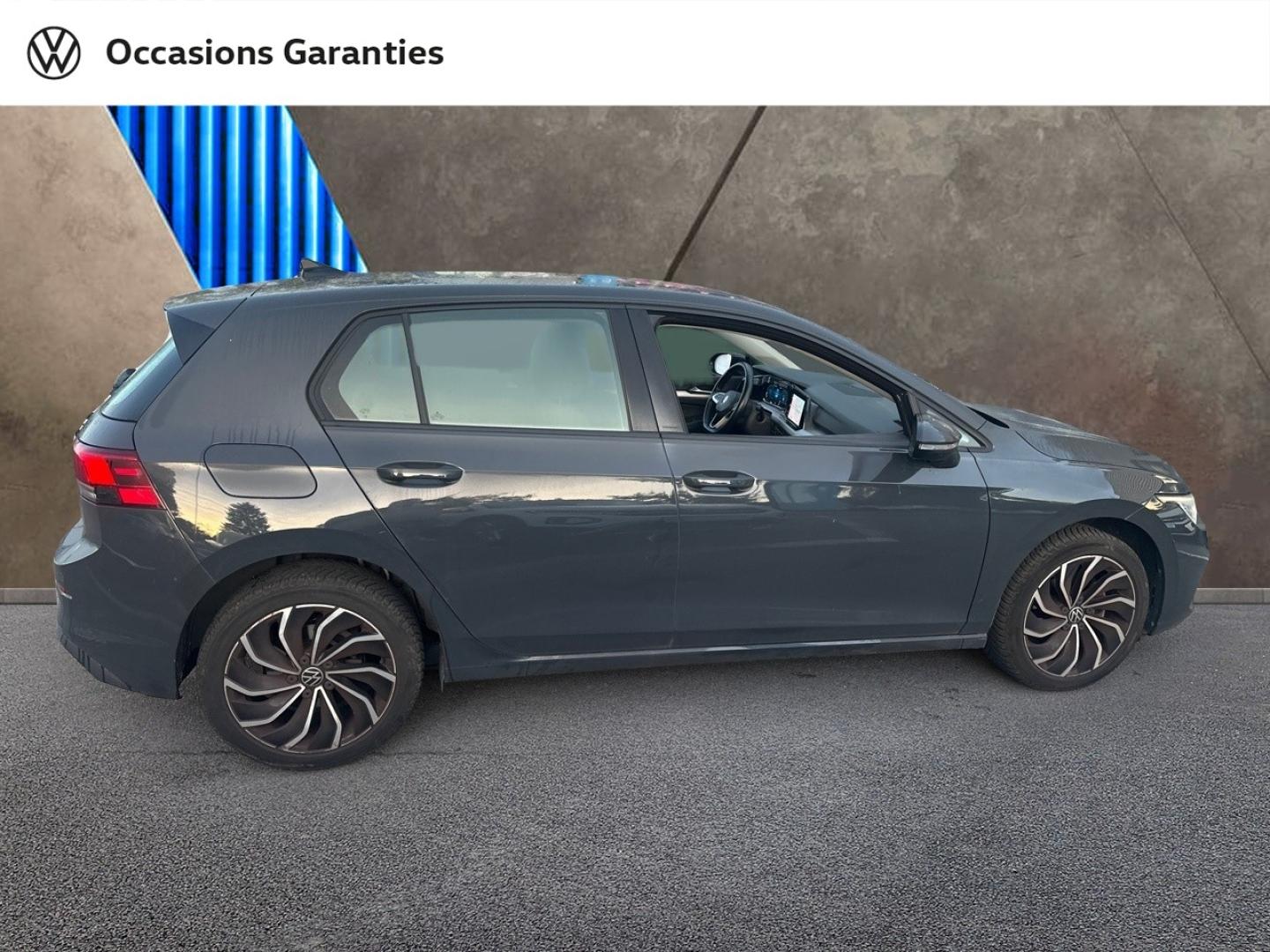 Voitures occasions VOLKSWAGEN GOLF Life Hazebrouck