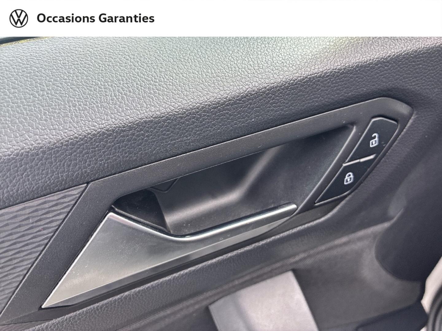 Voitures occasions VOLKSWAGEN T-ROC Base Lens