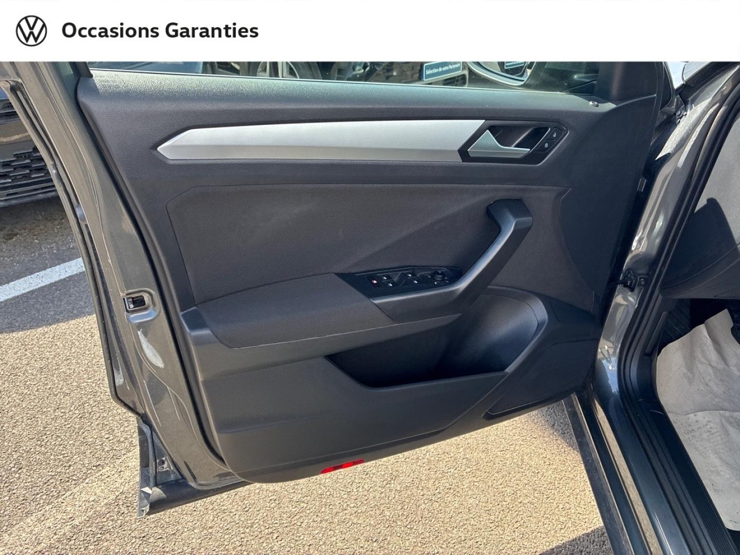 Voitures occasions VOLKSWAGEN T-ROC Life Villeneuve-d'Ascq