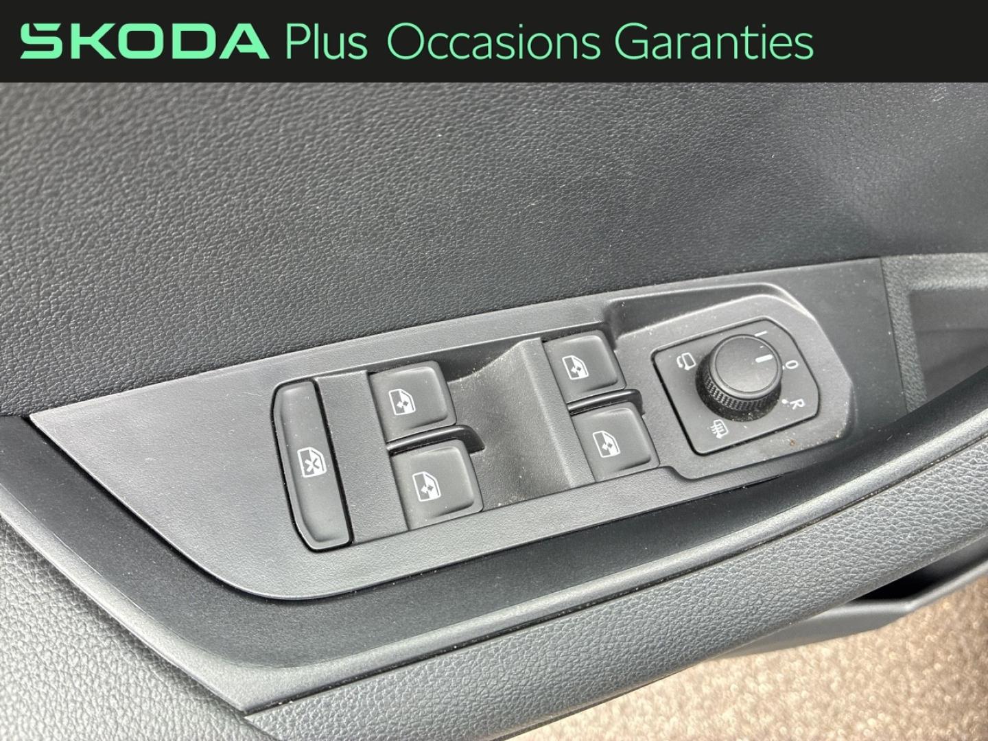Voitures occasions ŠKODA KAROQ Selection Lens