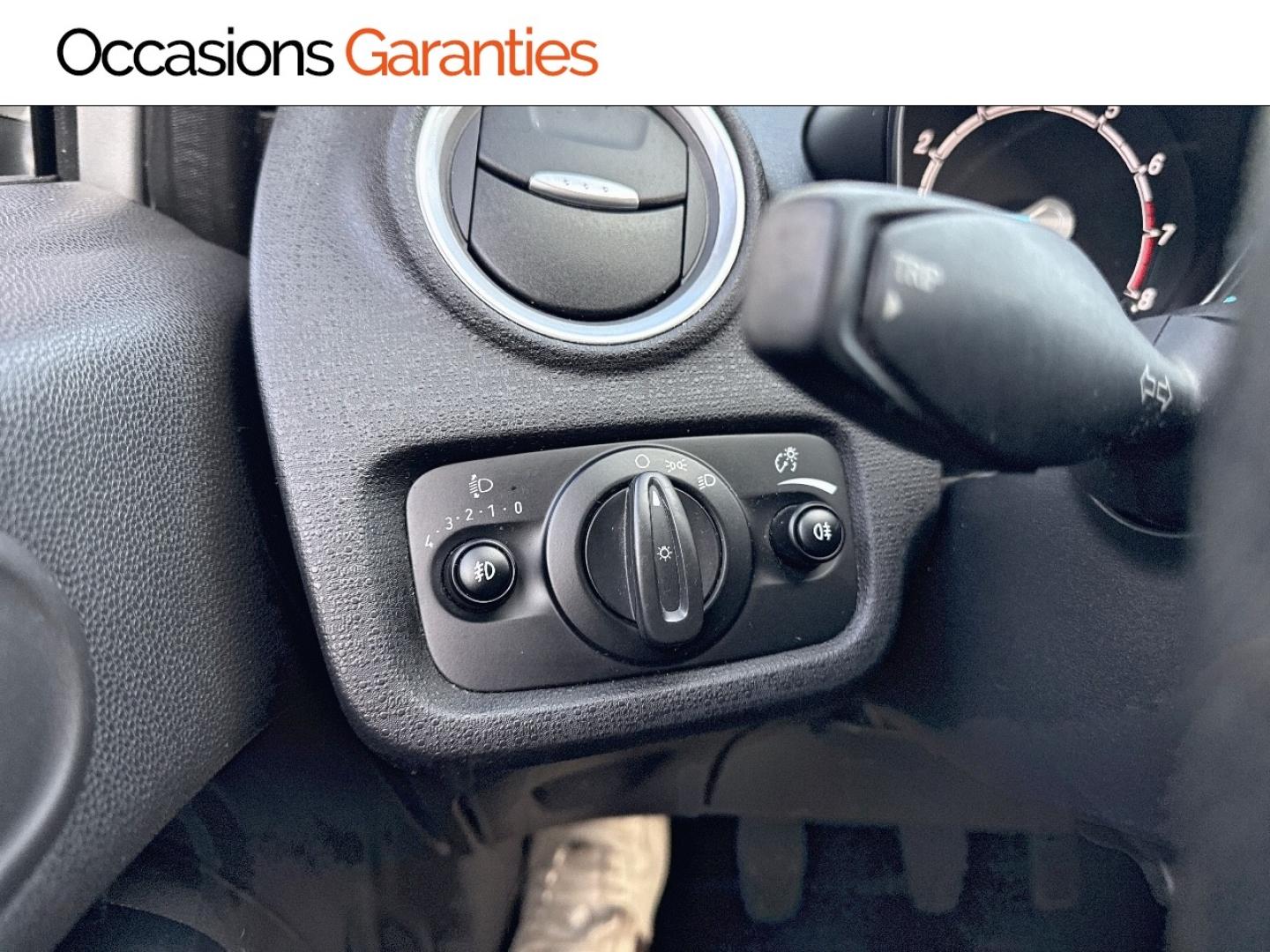 Voitures occasions FORD FIESTA Edition Lens