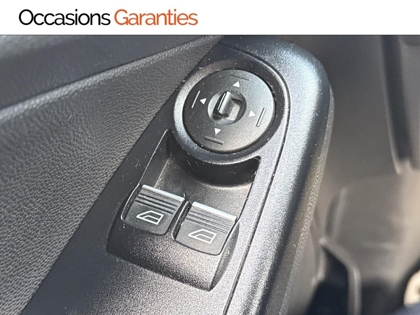 Voitures occasions FORD FIESTA Edition Lens