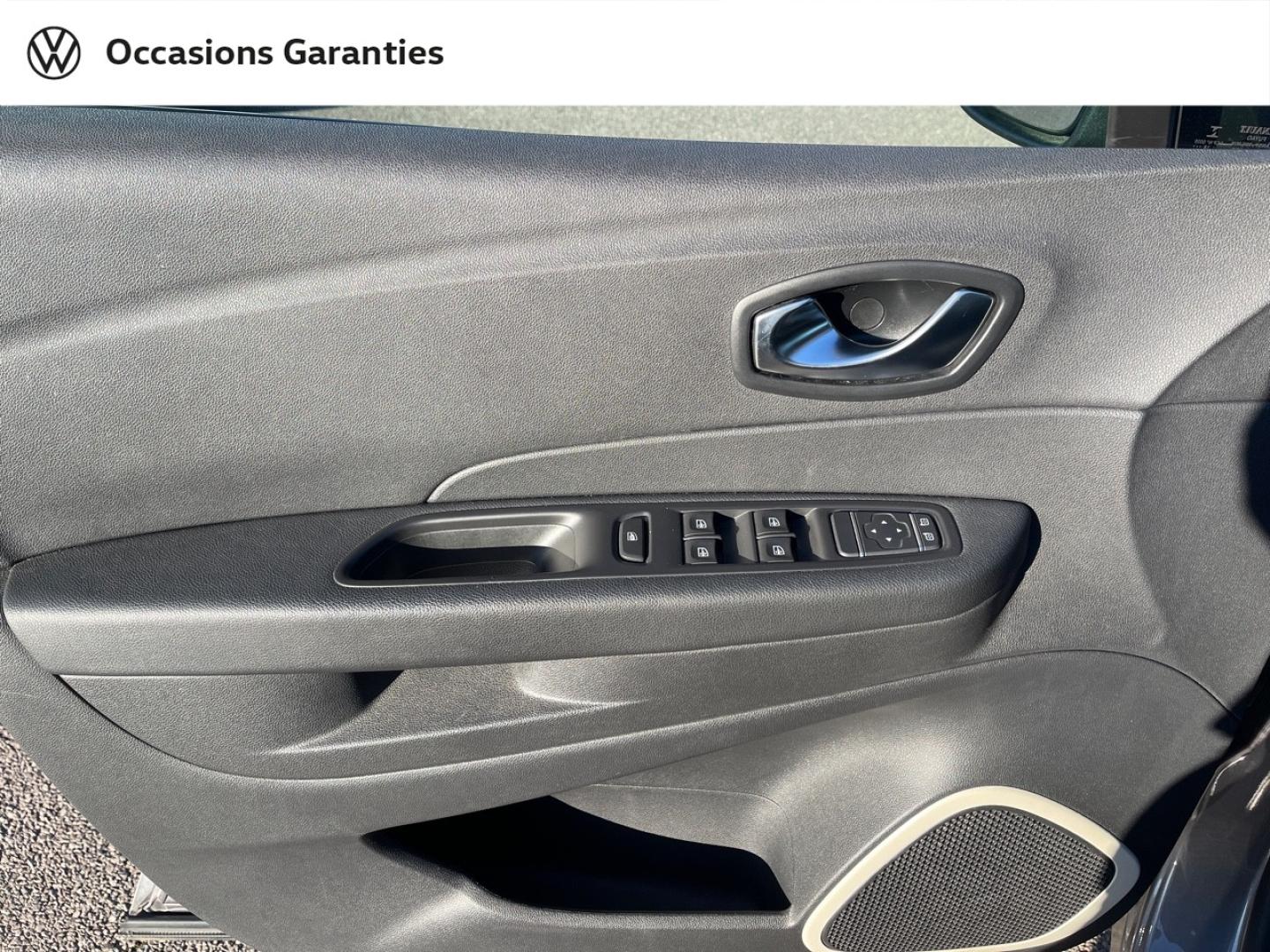 Voitures occasions RENAULT CAPTUR Business Lens