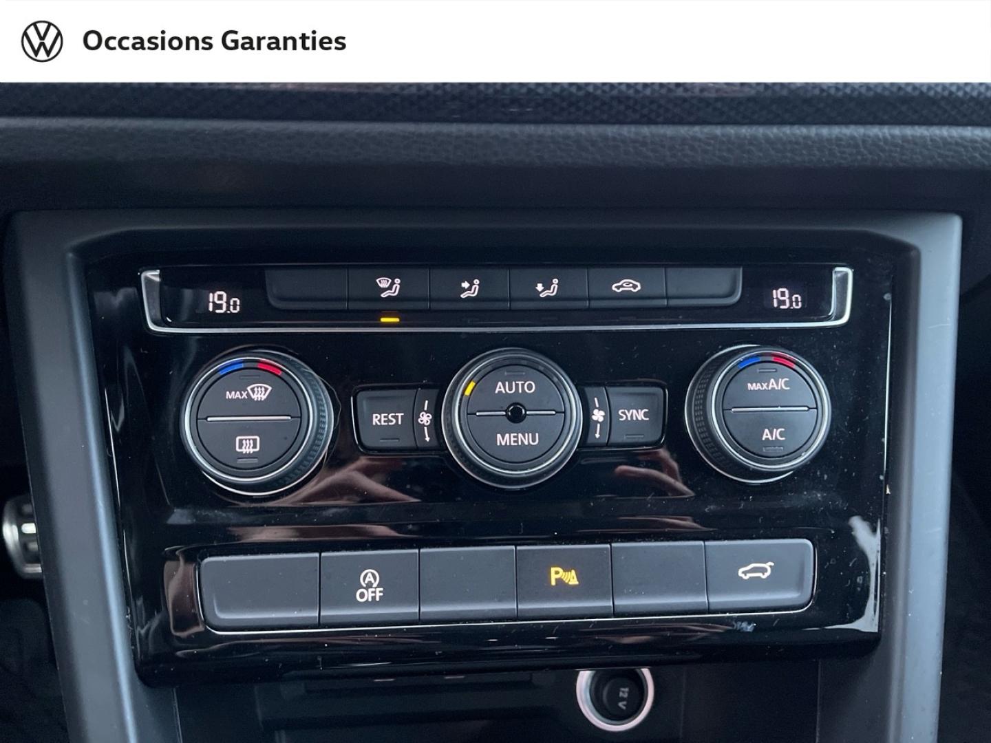 Voitures occasions VOLKSWAGEN TOURAN United Lens
