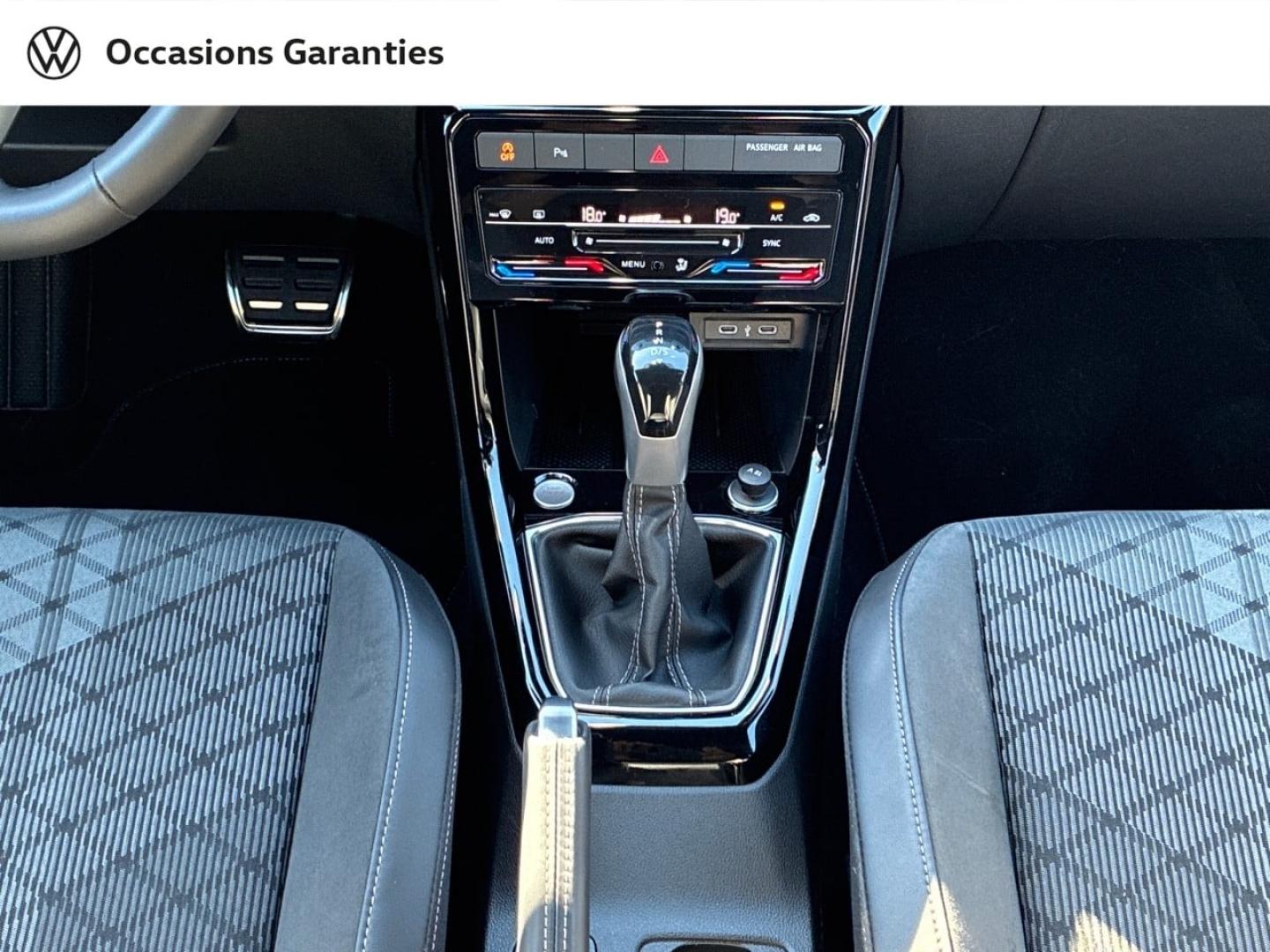 Voitures occasions VOLKSWAGEN T-CROSS R-Line Clermont-Ferrand