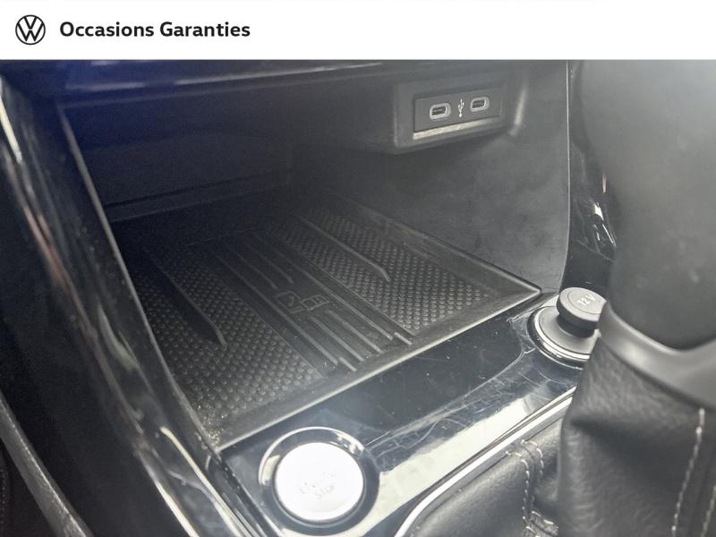 Voitures occasions VOLKSWAGEN T-CROSS R-Line Clermont-Ferrand