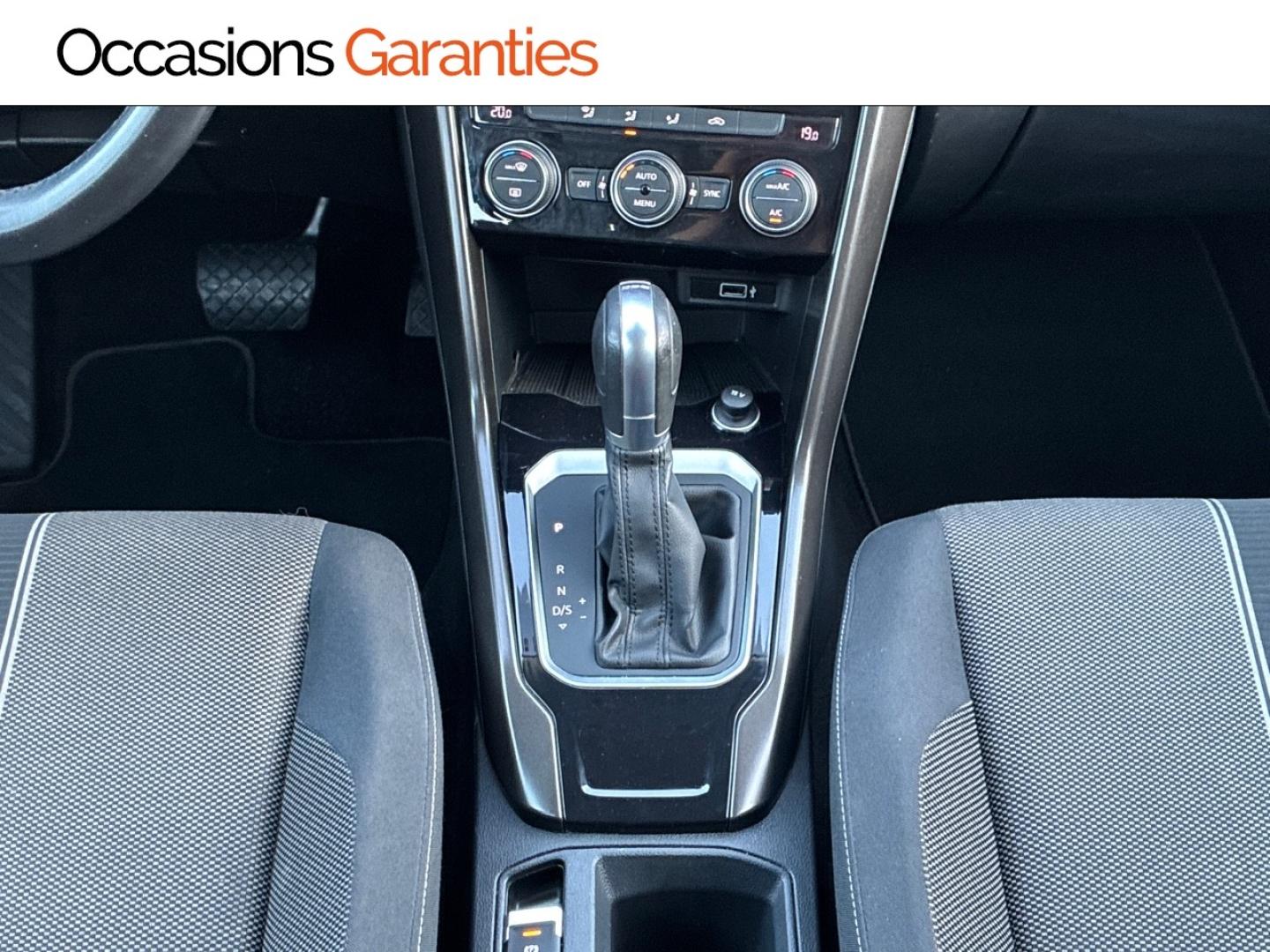 Voitures occasions VOLKSWAGEN T-ROC Lounge Business Clermont-Ferrand