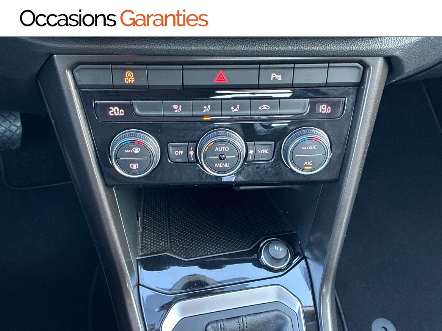 Voitures occasions VOLKSWAGEN T-ROC Lounge Business Clermont-Ferrand
