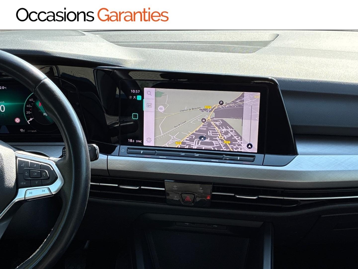 Voitures occasions VOLKSWAGEN GOLF Life Business Clermont-Ferrand