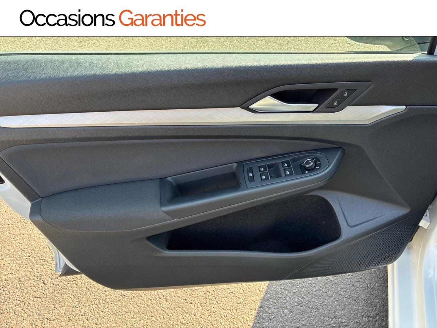 Voitures occasions VOLKSWAGEN GOLF Life Business Clermont-Ferrand