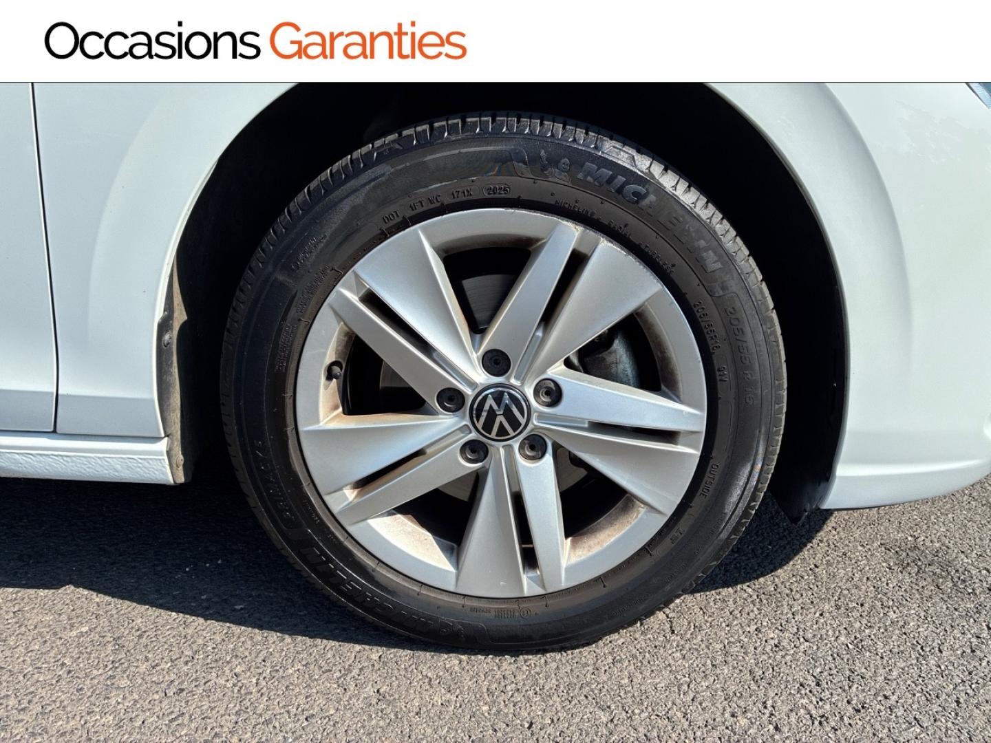 Voitures occasions VOLKSWAGEN GOLF Life Business Mozac