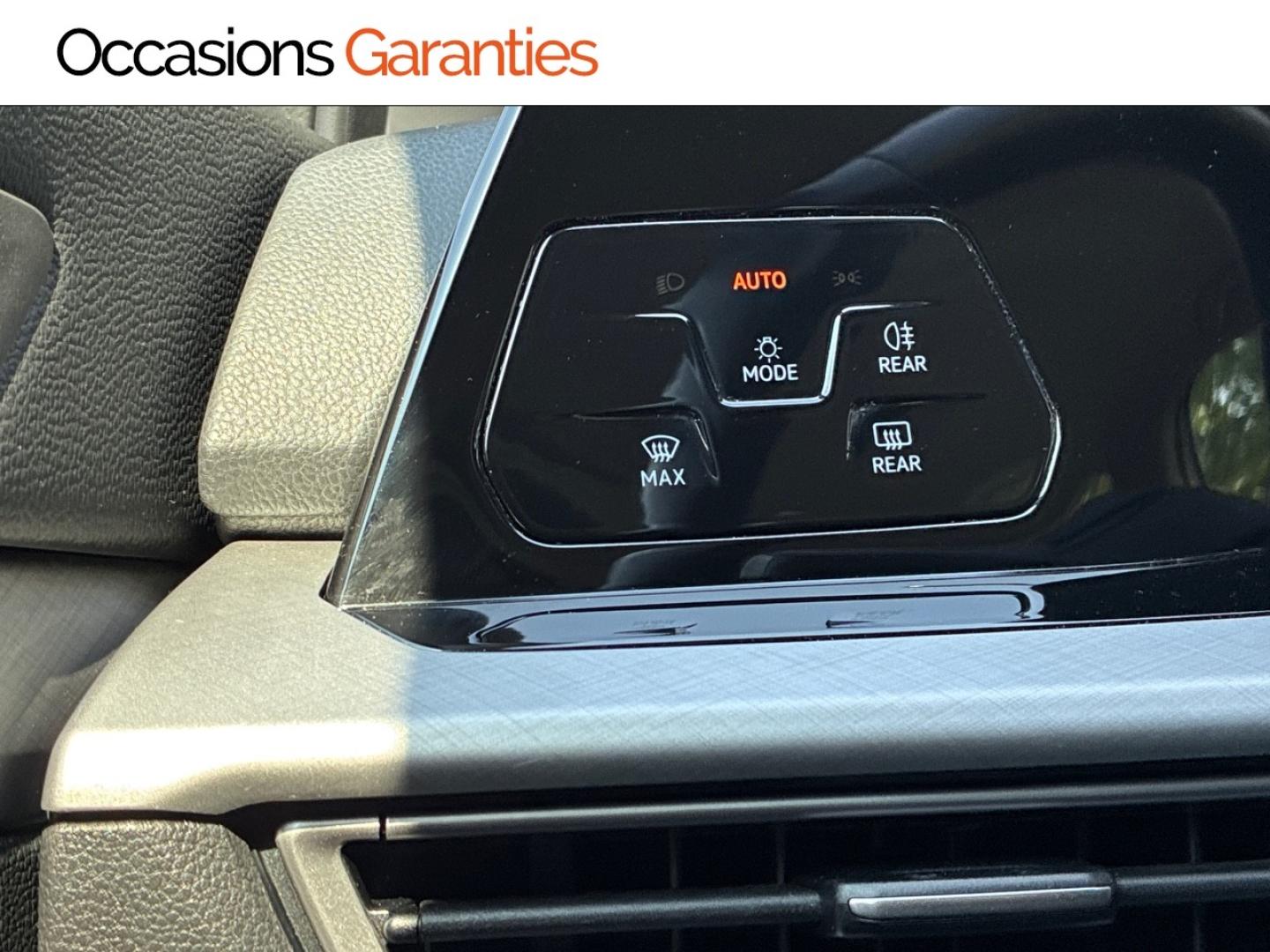 Voitures occasions VOLKSWAGEN GOLF Life Business Clermont-Ferrand