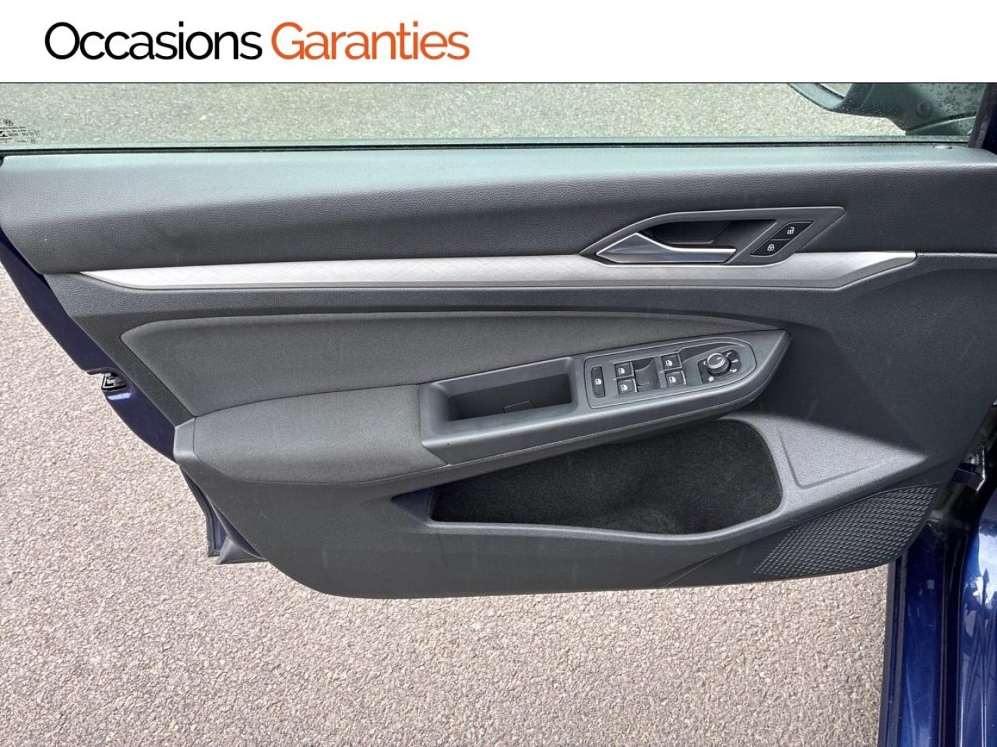 Voitures occasions VOLKSWAGEN GOLF Life Business 1st Clermont-Ferrand