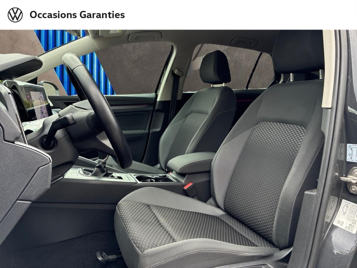Voitures occasions VOLKSWAGEN GOLF Active Clermont-Ferrand