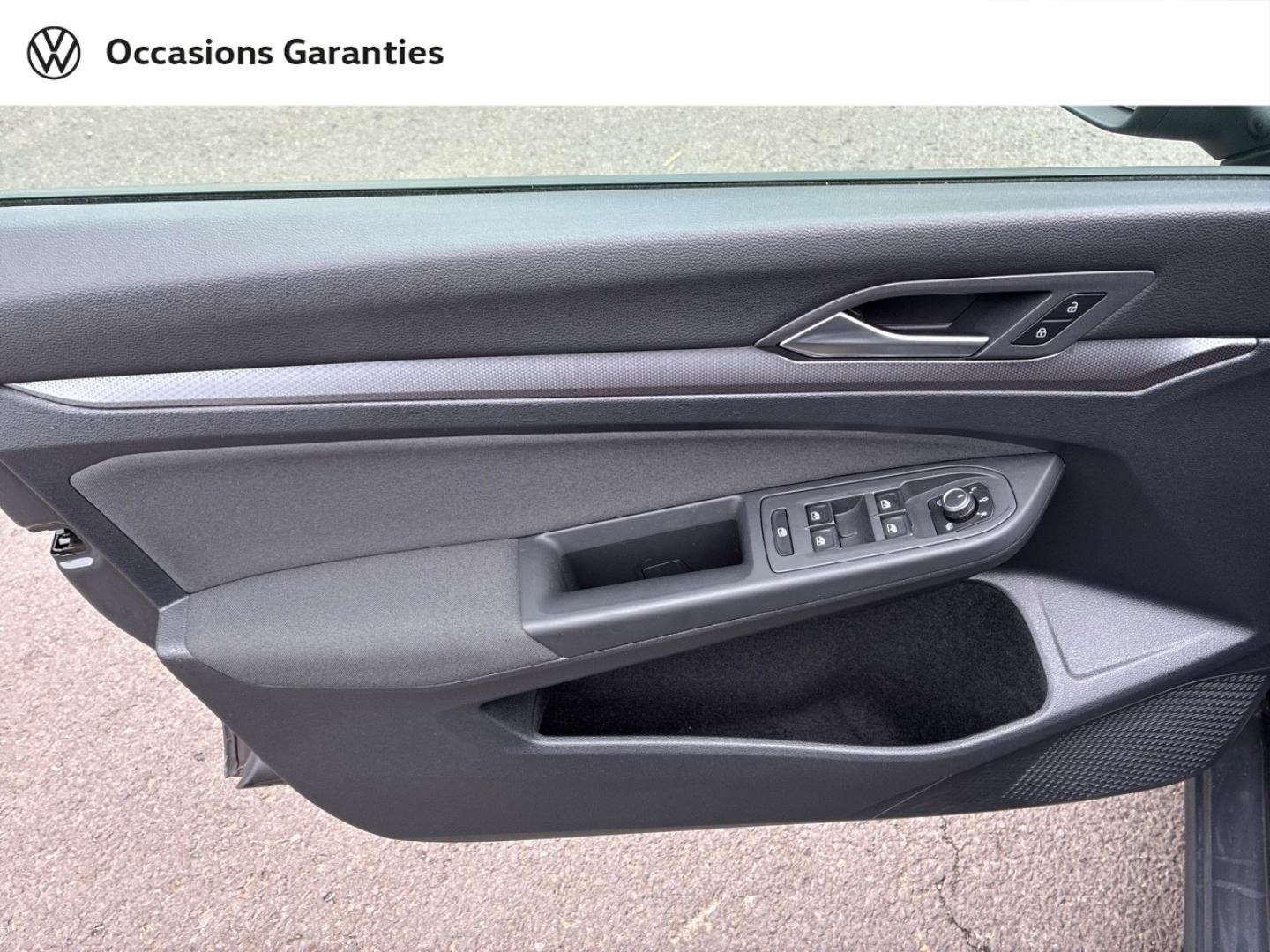 Voitures occasions VOLKSWAGEN GOLF Active Clermont-Ferrand