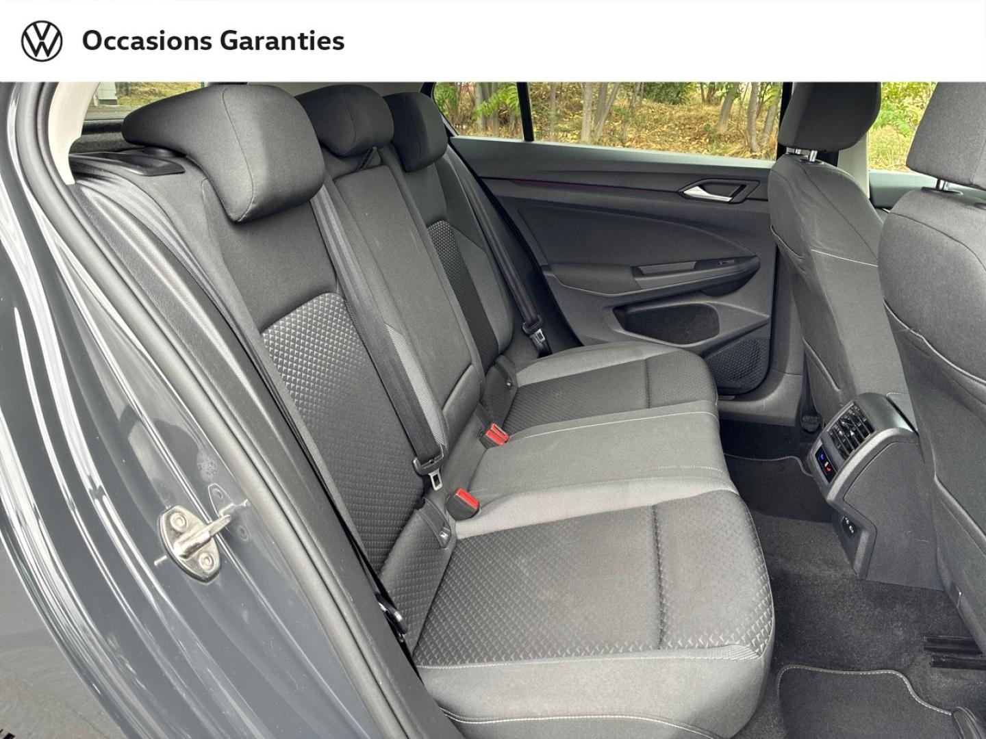 Voitures occasions VOLKSWAGEN GOLF Active Clermont-Ferrand