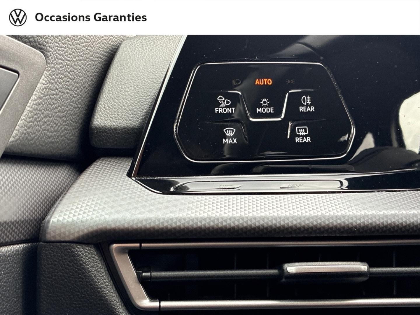 Voitures occasions VOLKSWAGEN GOLF Active Clermont-Ferrand