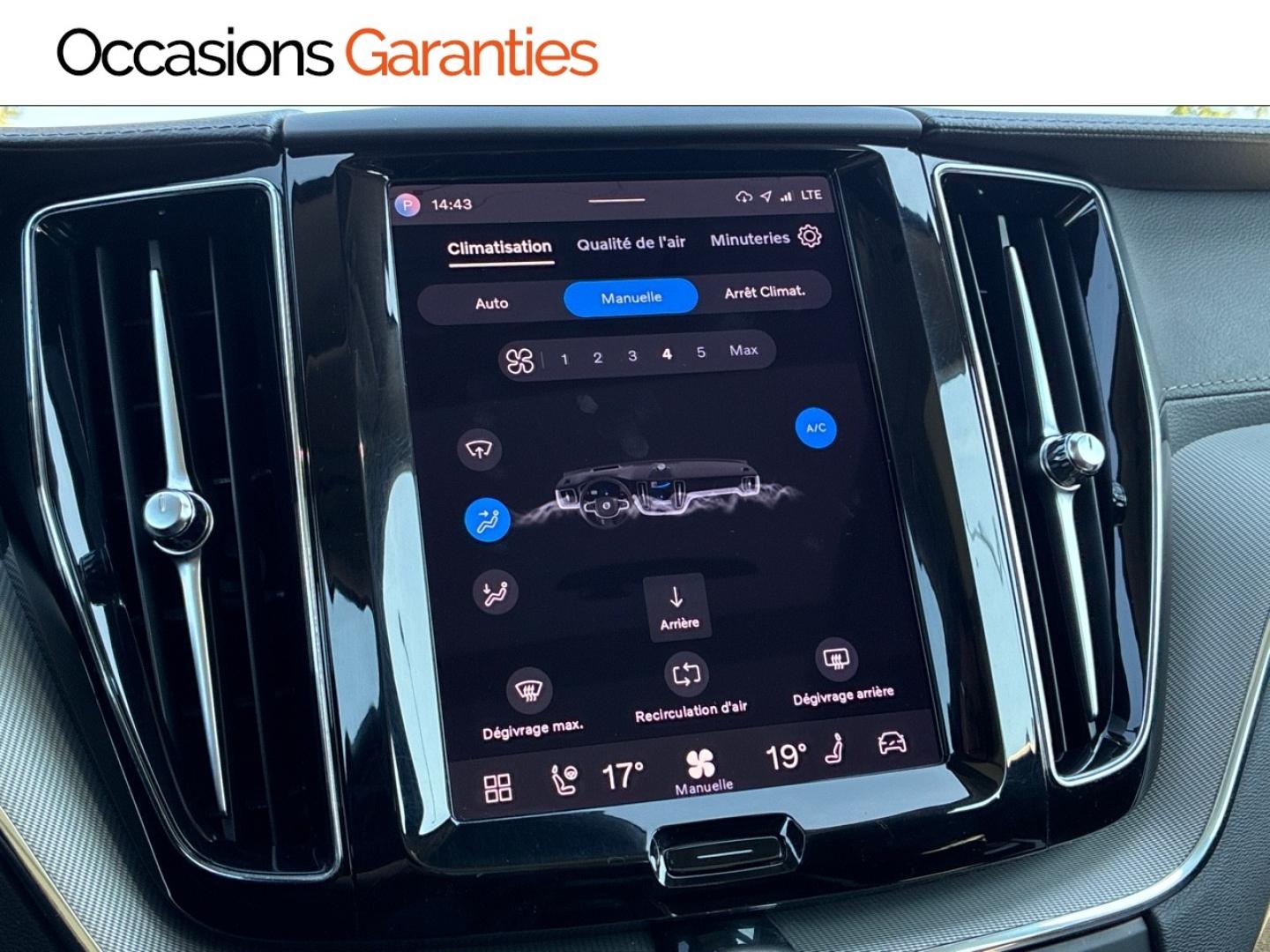 Voitures occasions VOLVO XC60 Ultimate Style Dark Clermont-Ferrand