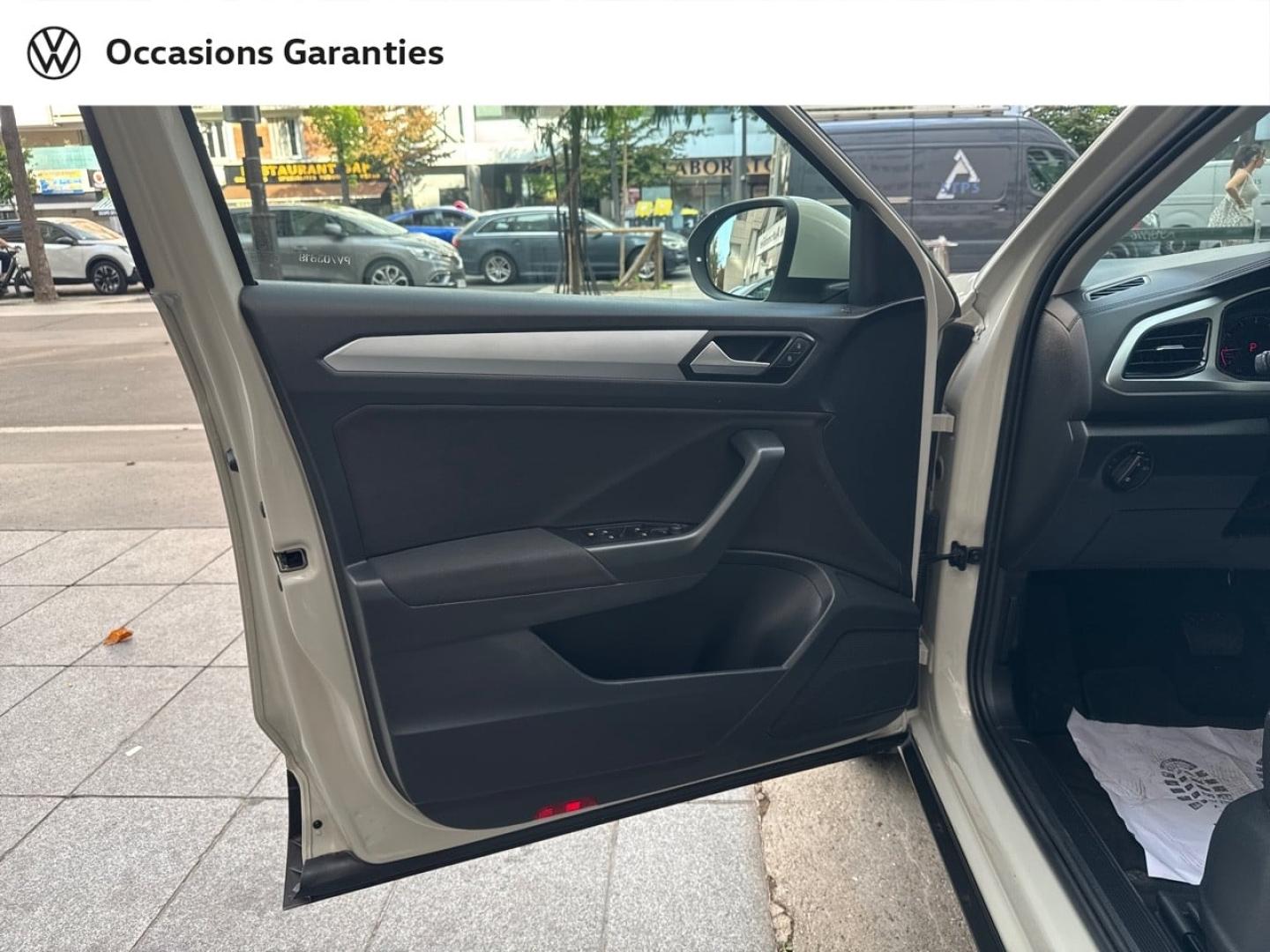 Voitures occasions VOLKSWAGEN T-ROC Life Plus Paris