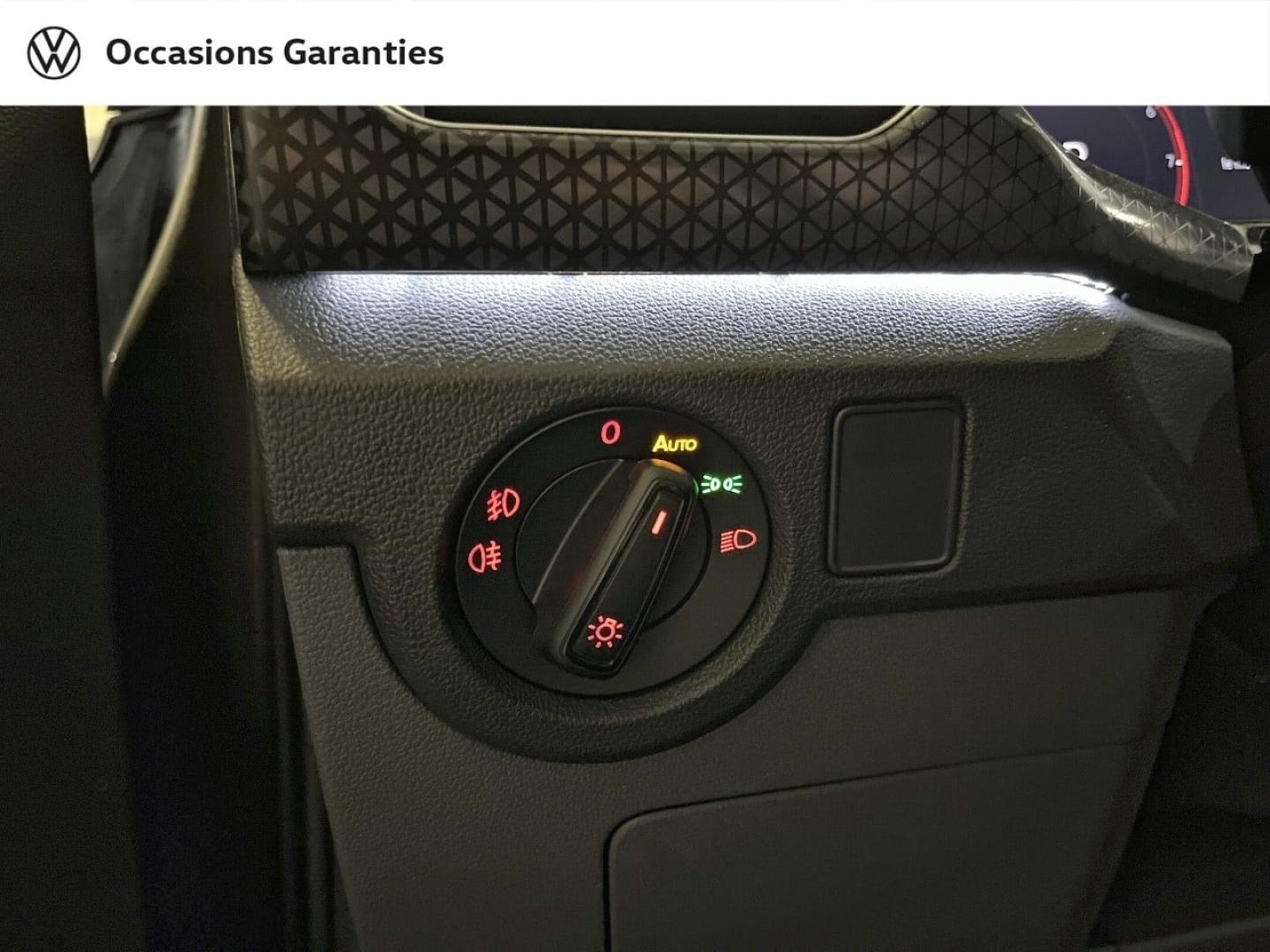 Voitures occasions VOLKSWAGEN T-CROSS Carat Paris