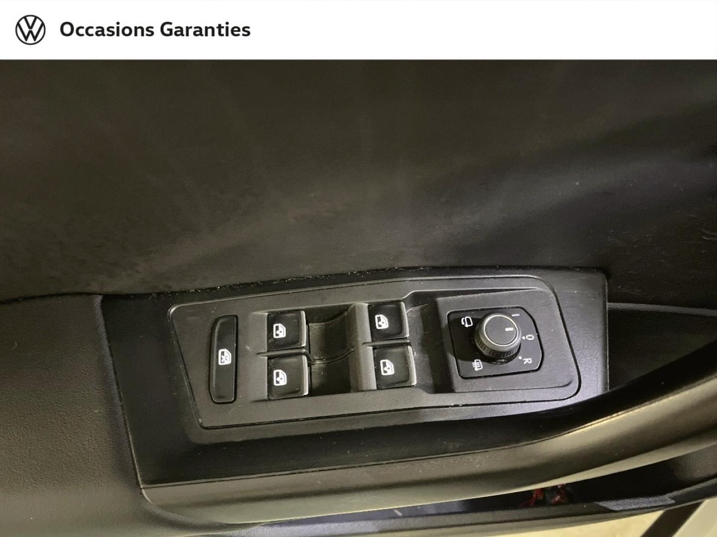 Voitures occasions VOLKSWAGEN T-ROC Carat Exclusive Paris