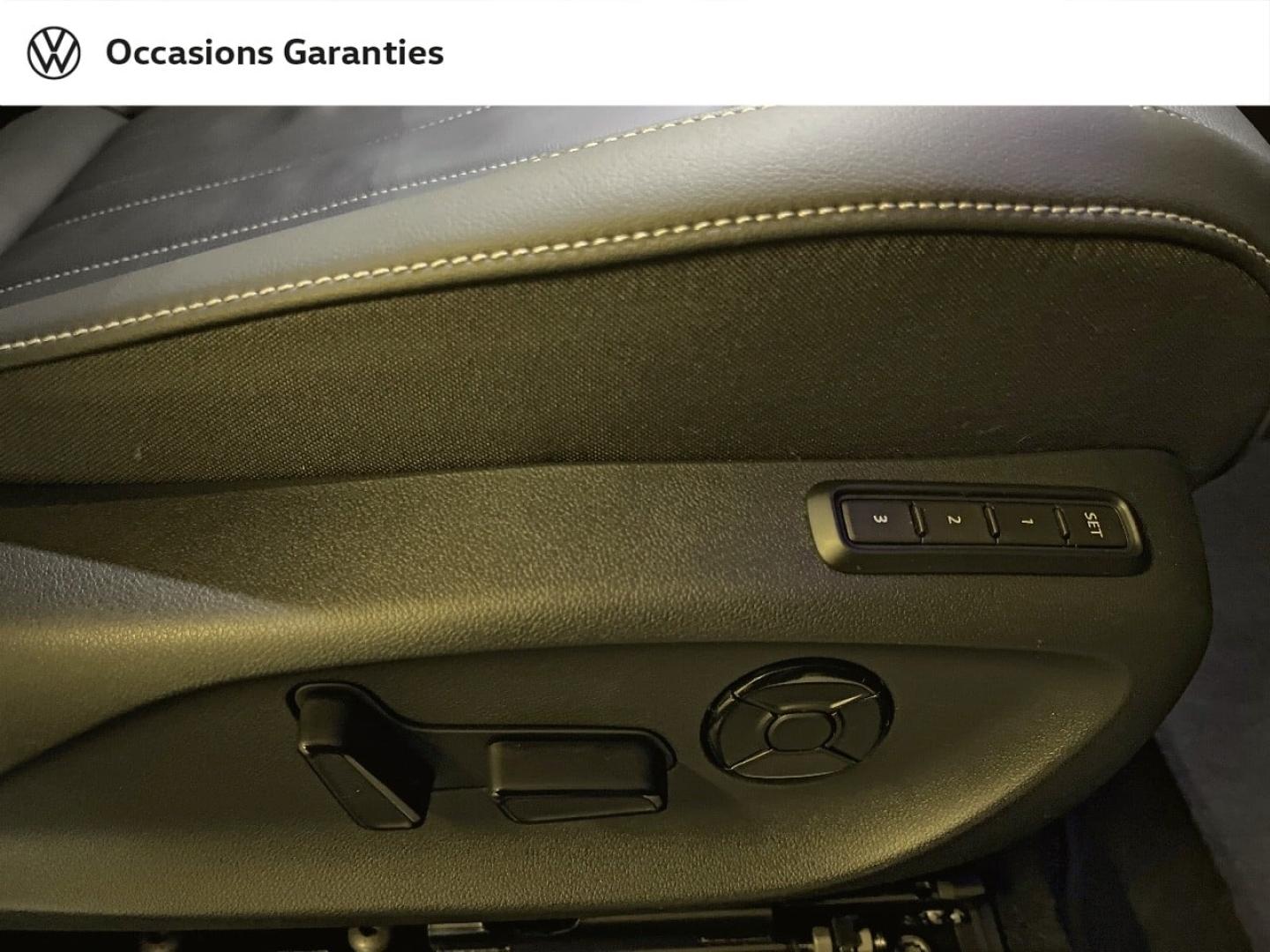 Voitures occasions VOLKSWAGEN T-ROC R-Line Paris